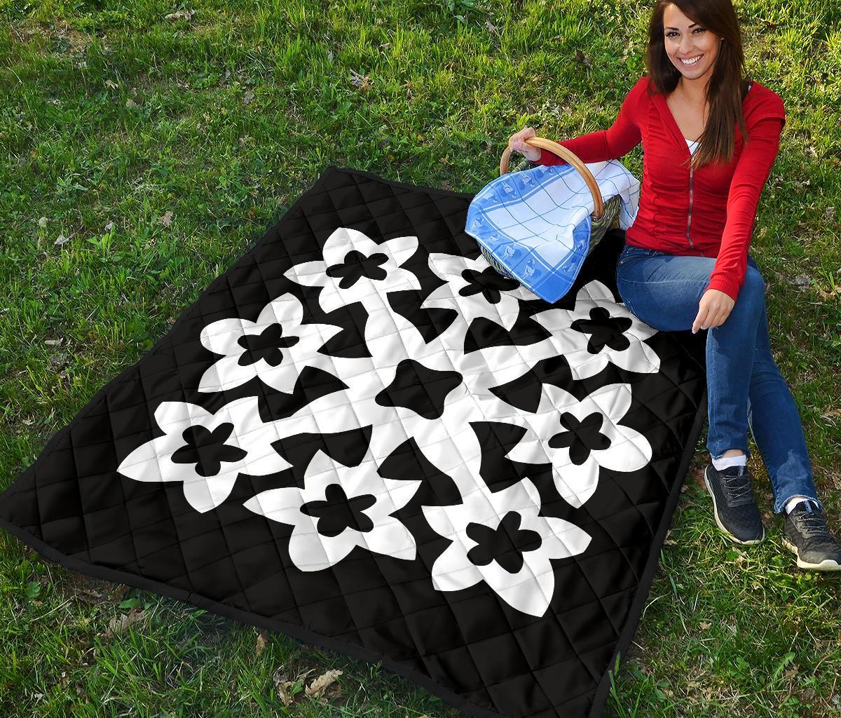 Hawaiian Premium Quilt Royal Pattern - Black And White - A1 Style - Polynesian Pride