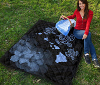 Hawaii Hibiscus Map Polynesian Ancient Blue Premium Quilt - Polynesian Pride