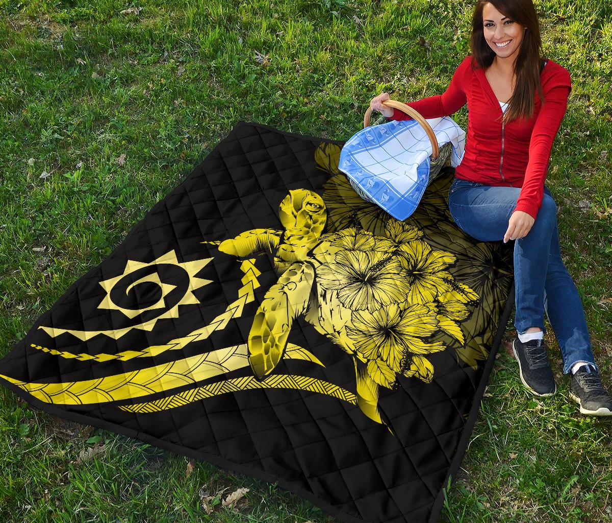 Hawaii Turtle Hibiscus Polynesian Vintage Premium Quilt - Yellow - Polynesian Pride