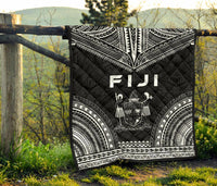 Fiji Premium Quilt - Fiji Coat Of Arms Polynesian Chief Black Version - Polynesian Pride