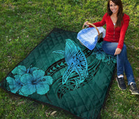 Hawaii Whale Swim Poly Turquoise Premium Quilt - Polynesian Pride