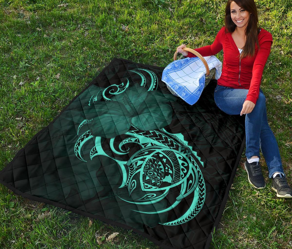 Hawaii Map Turtle Hibiscus Divise Turquoise Polynesian Premium Quilt - Polynesian Pride
