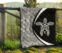 Hawaiian Hibiscus Turtle Polynesian Black And White Premium Quilt - Circle Style - Polynesian Pride
