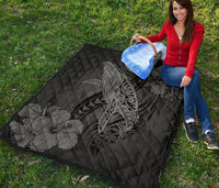 Hawaii Whale Swim Poly Gray Premium Quilt - Polynesian Pride