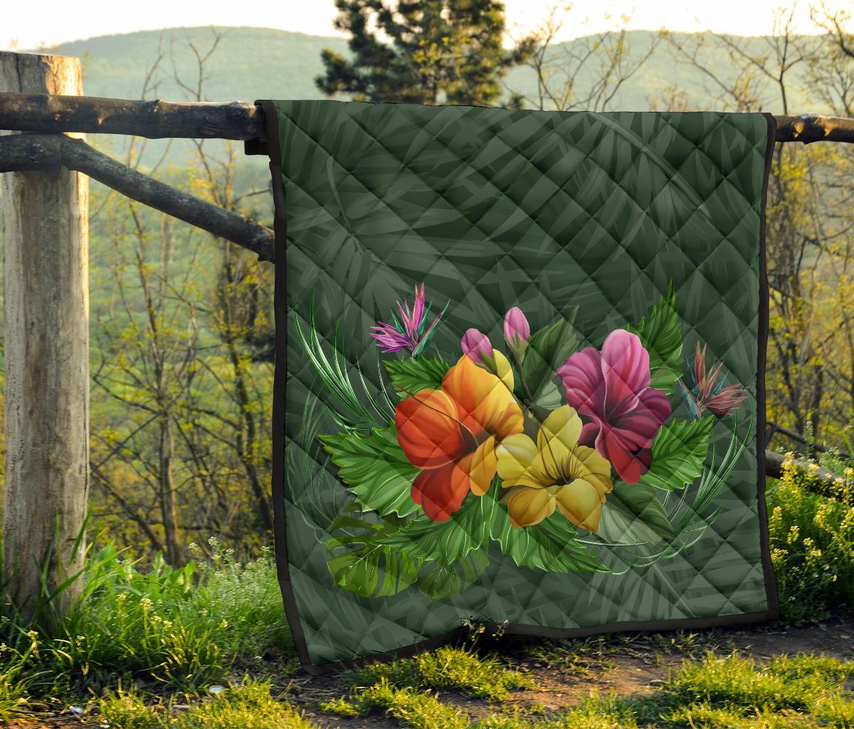 Colorful Hibiscus Premium Quilt - Polynesian Pride