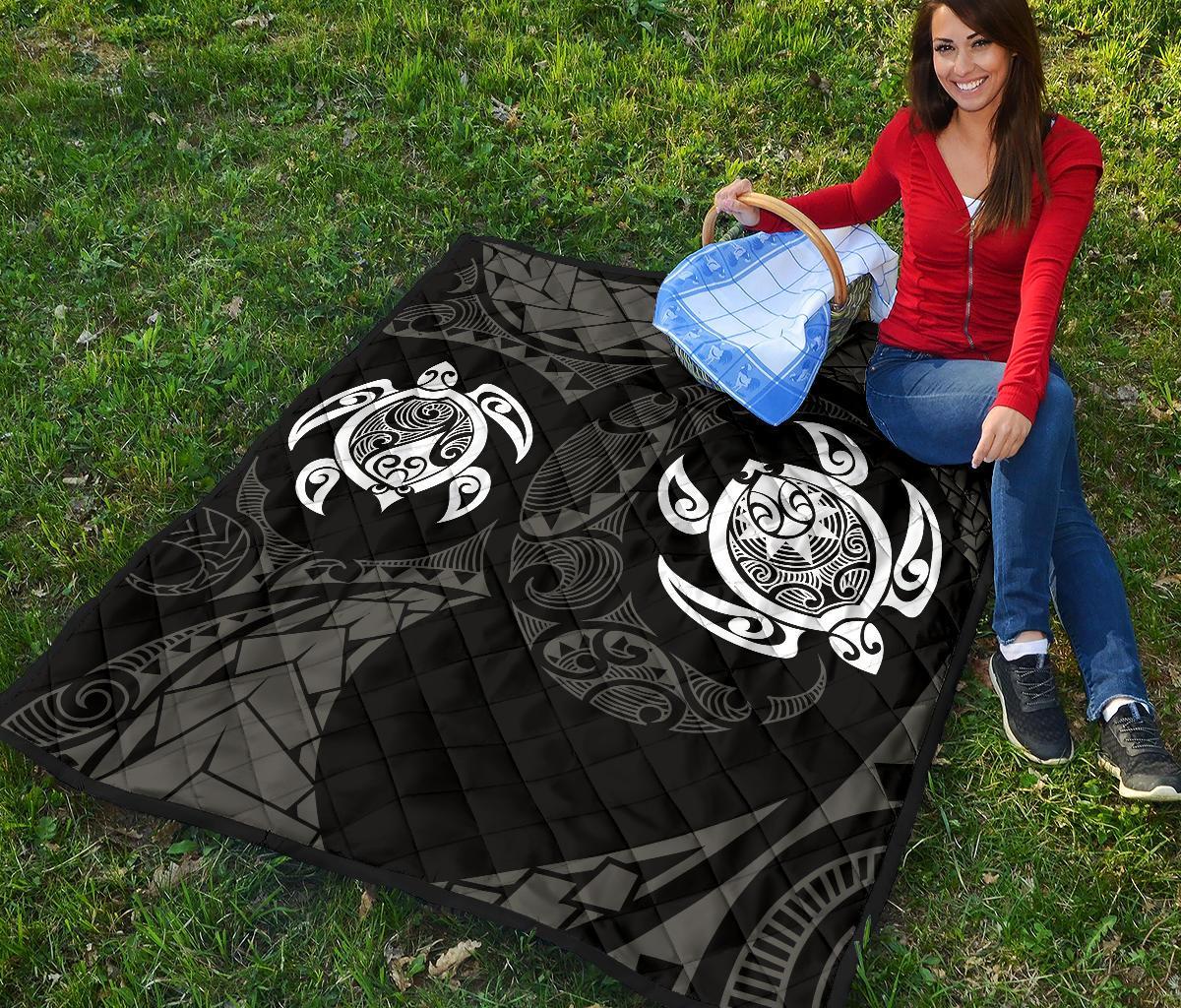 Hawaii Polynesian Turtle Premium Quilt White - Polynesian Pride