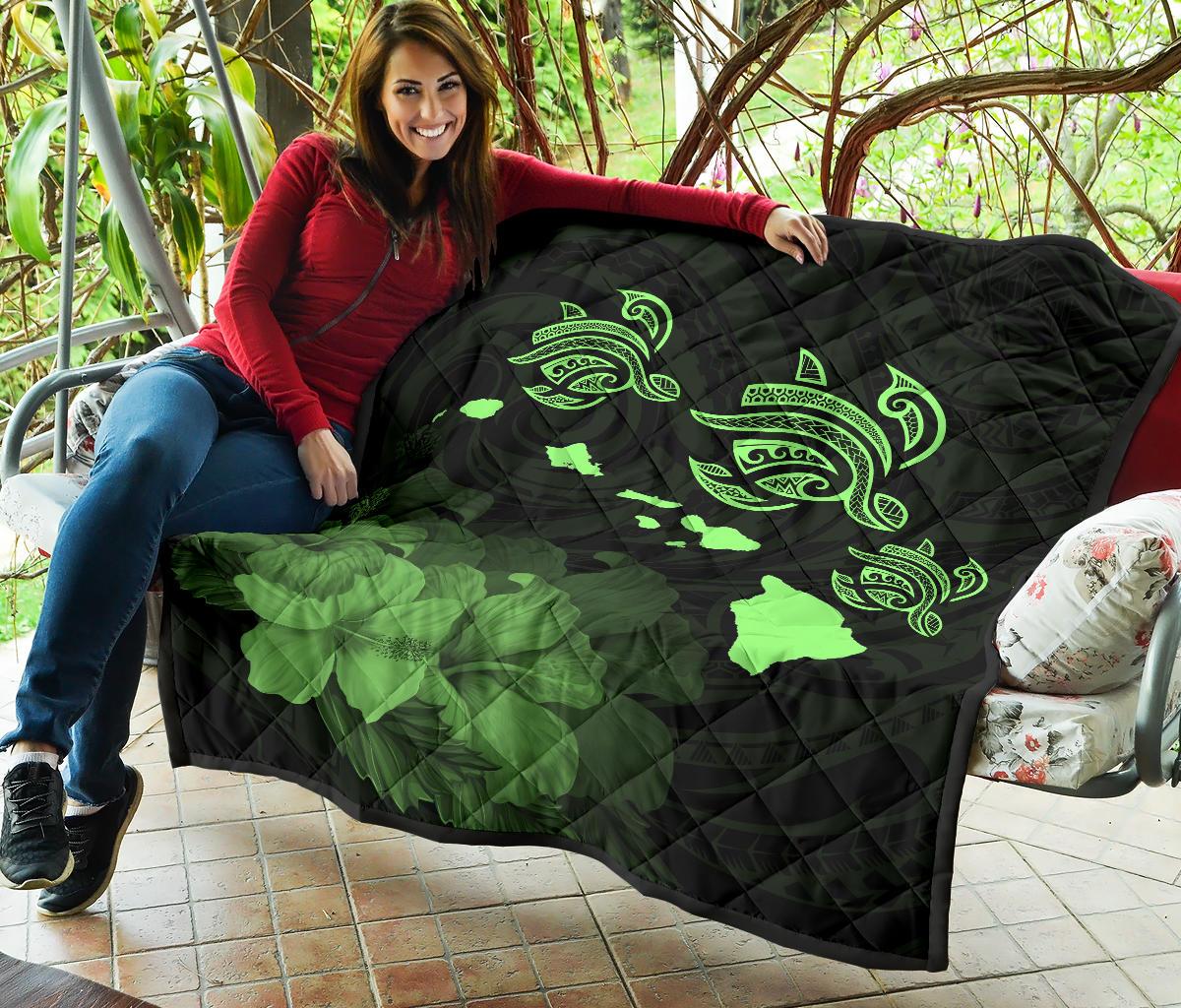 Hawaii Hibiscus Map Hidden Polynesian Green Premium Quilt - Polynesian Pride