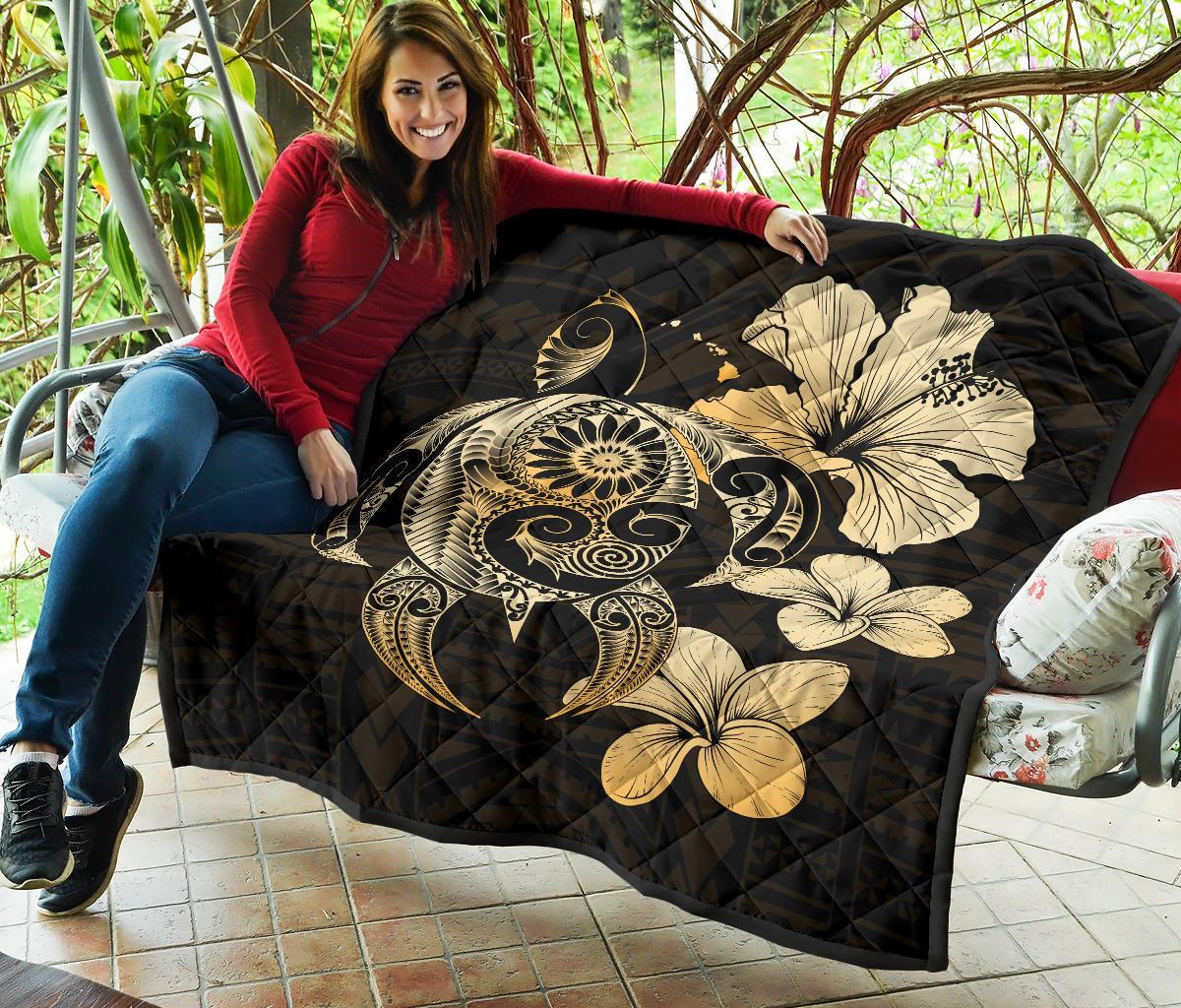 Hibiscus Plumeria Mix Polynesian Gold Turtle Premium Quilt - Polynesian Pride