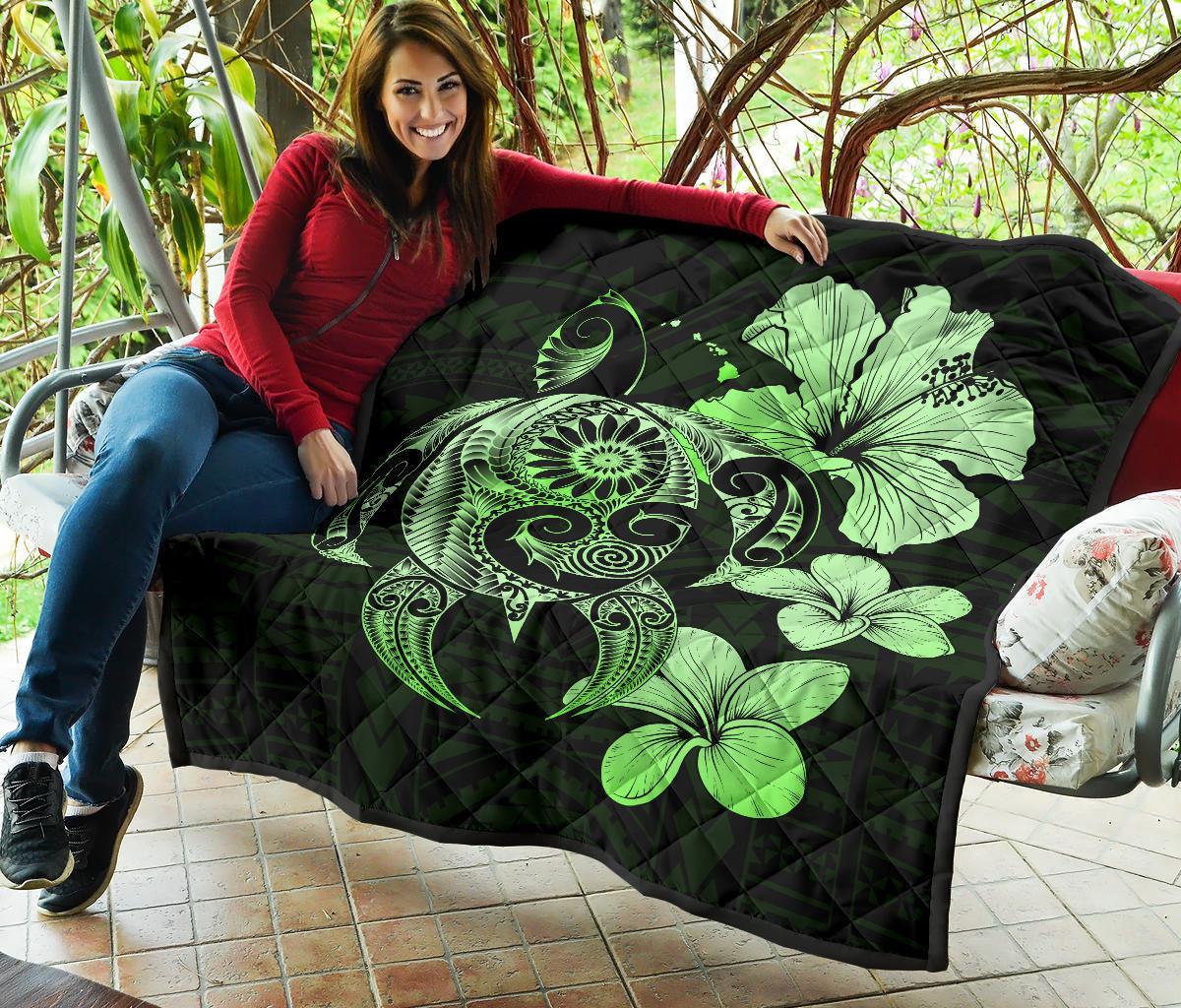Hibiscus Plumeria Mix Polynesian Green Turtle Premium Quilt - Polynesian Pride