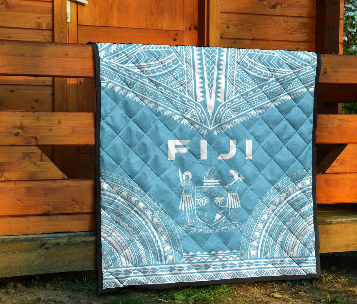 Fiji Premium Quilt - Fiji Coat Of Arms Polynesian Chief Light Blue Version - Polynesian Pride
