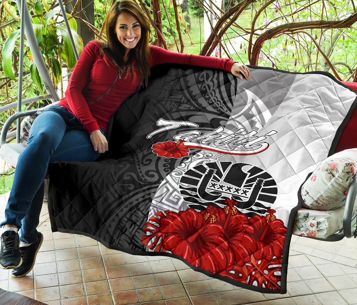 Tahiti Polynesian Premium Quilt - Coat Of Arm With Hibiscus White - Polynesian Pride