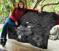 Hawaii Turtle Poly Tribal Gray Premium Quilt - Polynesian Pride