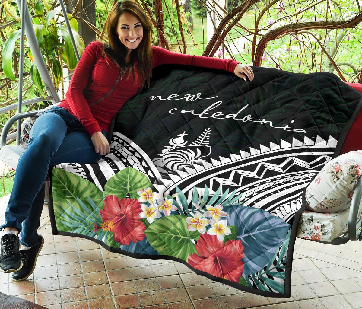 New Caledonia Premium Quilt - New Caledonia Coat of Arms & Polynesian Tropical Flowers White - Polynesian Pride