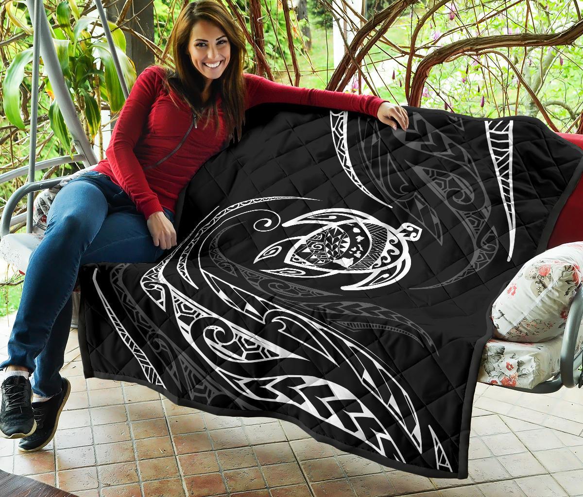 Hawaii Turtle Premium Quilt - White - Frida Style - Polynesian Pride