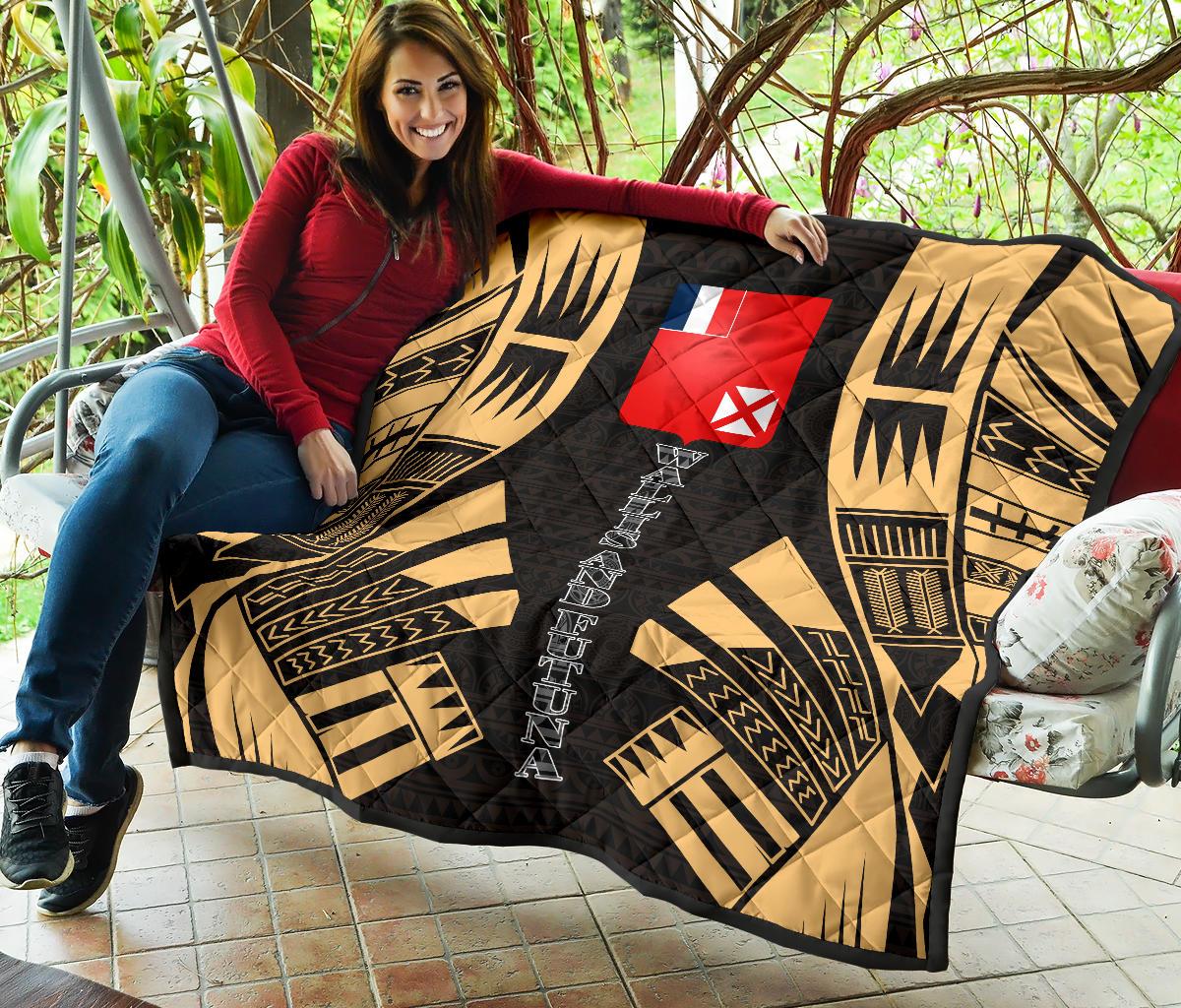 Wallis And Futuna Premium Quilt - Wallis And Futuna Coat Of Arms Polynesian Gold Tattoo Red - Polynesian Pride