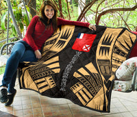 Wallis And Futuna Premium Quilt - Wallis And Futuna Coat Of Arms Polynesian Gold Tattoo Red - Polynesian Pride