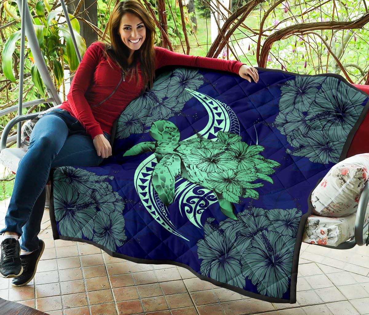 Hawaii Polynesian Turtle Hibiscus Premium Quilt - Green - Polynesian Pride