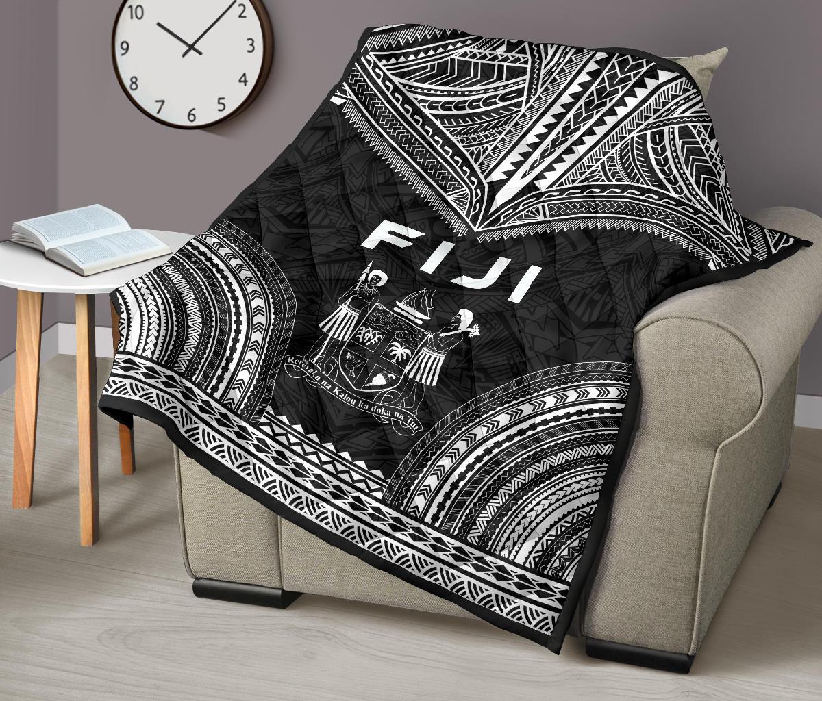 Fiji Premium Quilt - Fiji Coat Of Arms Polynesian Chief Black Version - Polynesian Pride
