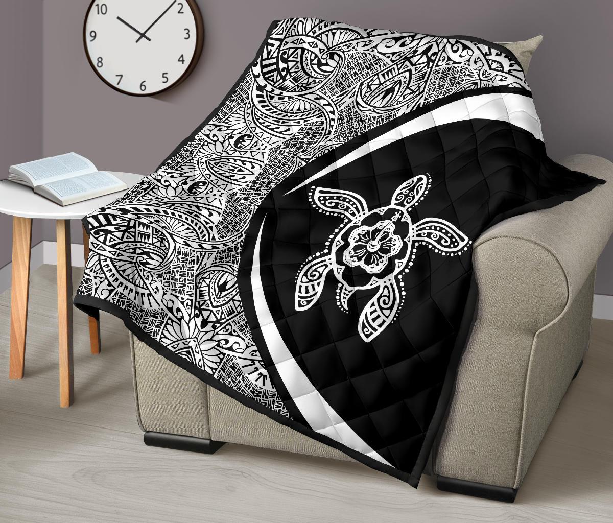 Hawaiian Hibiscus Turtle Polynesian Black And White Premium Quilt - Circle Style - Polynesian Pride
