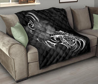 Hawaii Map Turtle Hibiscus Divise White Polynesian Premium Quilt - Polynesian Pride