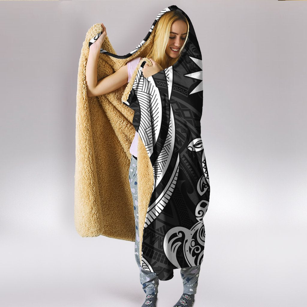 Nauru Hooded Blanket - White Tentacle Turtle - Polynesian Pride