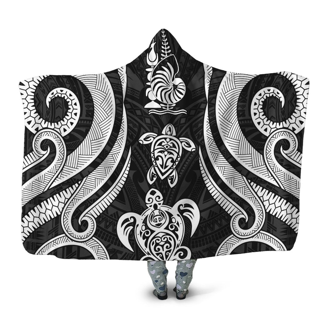 New Caledonia Hooded Blanket - White Tentacle Turtle Hooded Blanket White - Polynesian Pride